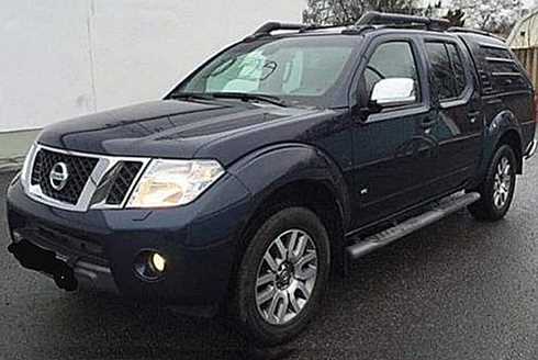 Svart Nissan Navara DC 2,5 DCI med kåpa stulen i Helsingborg